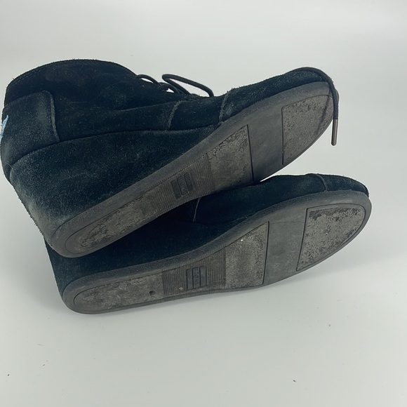 2/$20 Toms Wedge Black Lace Up Suede Shoes Women’s Size 9 One for One Winter - Picture 6 of 6